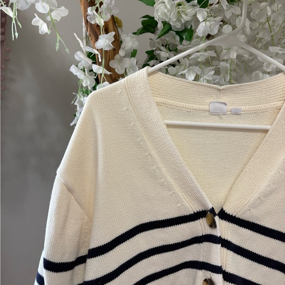 GAP Navy and Cream Button-Up Cardigan - Picture 3 of 9